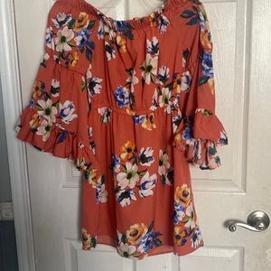Salmón colored off the shoulder dress